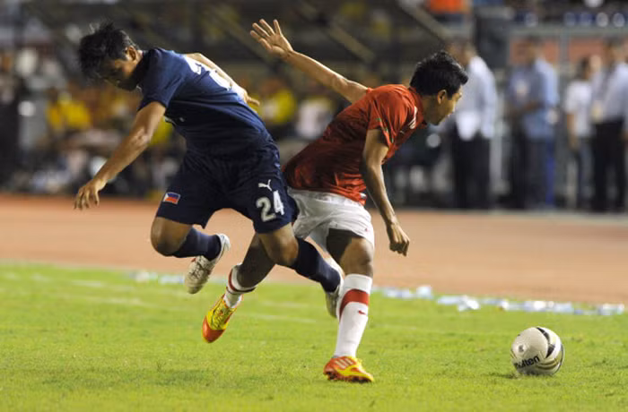 Người ghi bàn duy nhất cho chủ nhà Philippines là tiền vệ Marwin Angeles (trái). Bàn thắng được thực hiện trong hiệp 2, khi Marwin Angeles vào sân thay người. Người ghi bàn duy nhất cho chủ nhà Philippines là tiền vệ Marwin Angeles (trái). Bàn thắng được thực hiện trong hiệp 2, khi Marwin Angeles vào sân thay người.