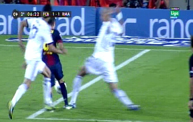 Iniesta có thực sự bị phạm lỗi? Iniesta có thực sự bị phạm lỗi?