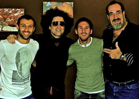 Daniel Rojo (bìa phải) cùng Messi và Mascherano.