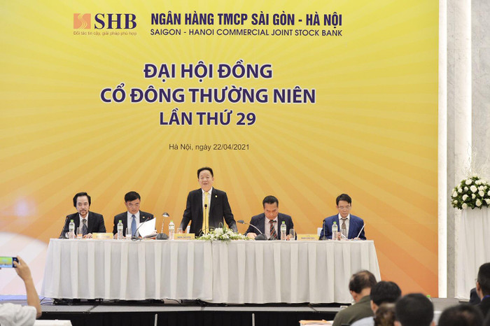 Ông Đỗ Quang Hiển - Chủ tịch HĐQT SHB phát biểu tại đại hội, khẳng định quyết tâm hoàn thành tốt các chỉ tiêu đã thông qua. Ông Đỗ Quang Hiển - Chủ tịch HĐQT SHB phát biểu tại đại hội, khẳng định quyết tâm hoàn thành tốt các chỉ tiêu đã thông qua.