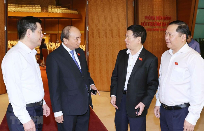 Thủ tướng Nguyễn Xuân Phúc với các đại biểu Quốc hội. (Ảnh: Thống Nhất/TTXVN) Thủ tướng Nguyễn Xuân Phúc với các đại biểu Quốc hội. (Ảnh: Thống Nhất/TTXVN)