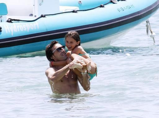 Pirlo cũng dành thời gian để chơi đùa với những đứa con của mình