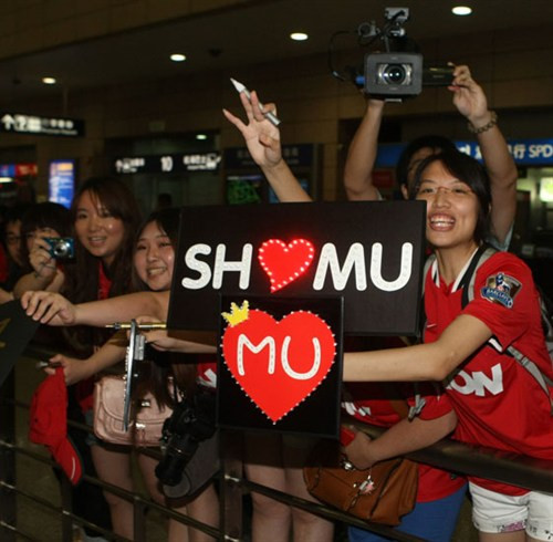 Tình yêu cháy bỏng của các fan nữ dành cho các chàng trai của MU Tình yêu cháy bỏng của các fan nữ dành cho các chàng trai của MU