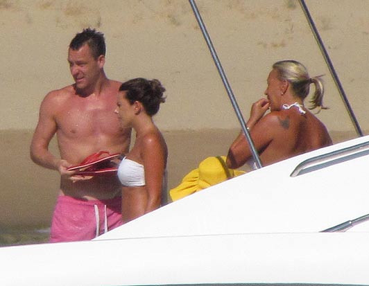 John Terry cùng bà xã Toni đã lên đường tới vùng biển Portimao, Bồ Đào Nha nghỉ hè... John Terry cùng bà xã Toni đã lên đường tới vùng biển Portimao, Bồ Đào Nha nghỉ hè...