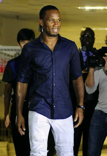 Drogba tại buổi ra mắt CLB Thần Hoa Thượng Hải.