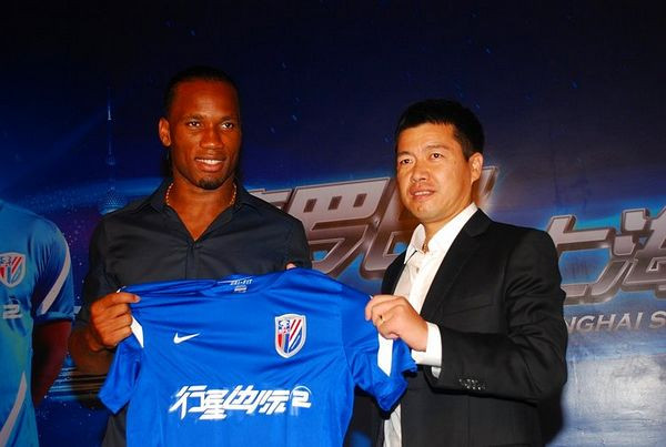 Sáng nay 14/7, Drogba chính thức ra mắt CLB Thần Hoa Thượng Hải.