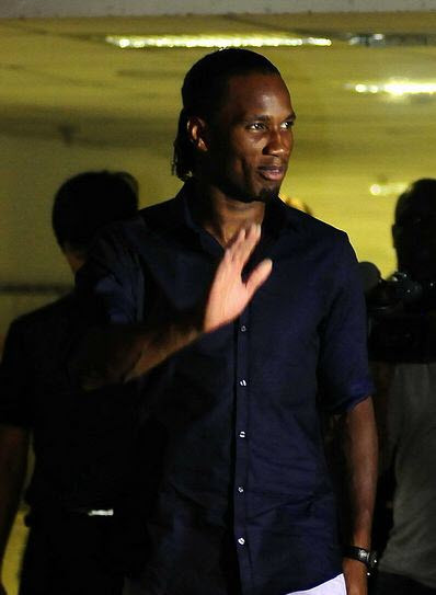 Drogba tại buổi ra mắt CLB Thần Hoa Thượng Hải.