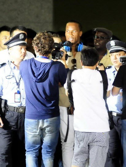 Cựu tiền đạo của Chelsea được các CĐV Trung Quốc chào đón nồng nhiệt