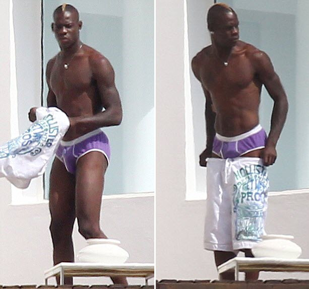 Phát hiện bị chụp ảnh, ngôi sao của Manchester City vội lấy chiếc quần soóc trắng để mặc Phát hiện bị chụp ảnh, ngôi sao của Manchester City vội lấy chiếc quần soóc trắng để mặc