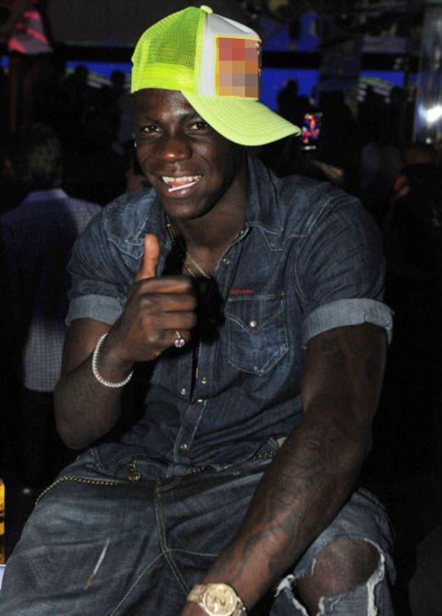 Phong cách quậy thường thấy của Balotelli