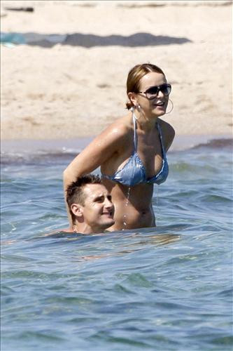 Thời gian riêng tử của vợ chồng Miroslav Klose trên biển Thời gian riêng tử của vợ chồng Miroslav Klose trên biển