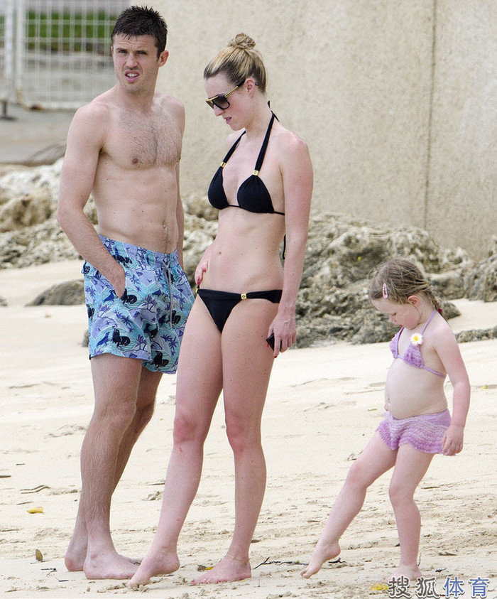 Carrick rất may mắn khi có được bà xã xinh xắn và cô con gái rất đáng yêu