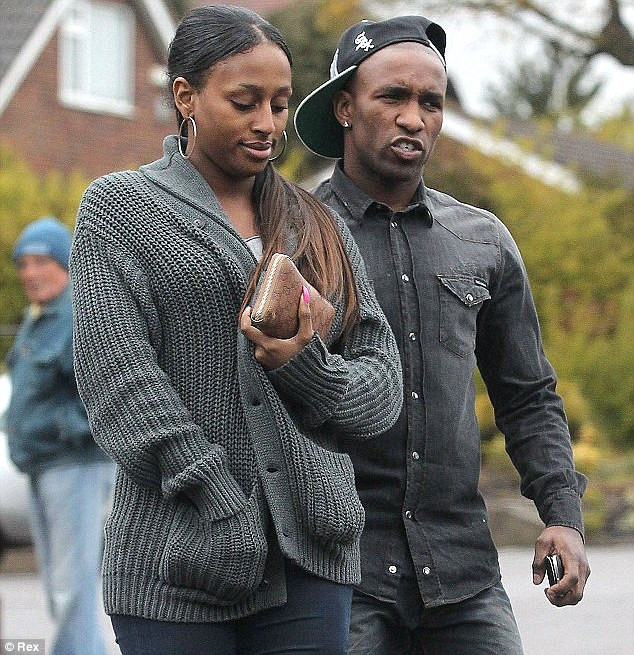 Jermain Defoe và ca sĩ Alexandra Burke thủa còn mặn nồng Jermain Defoe và ca sĩ Alexandra Burke thủa còn mặn nồng
