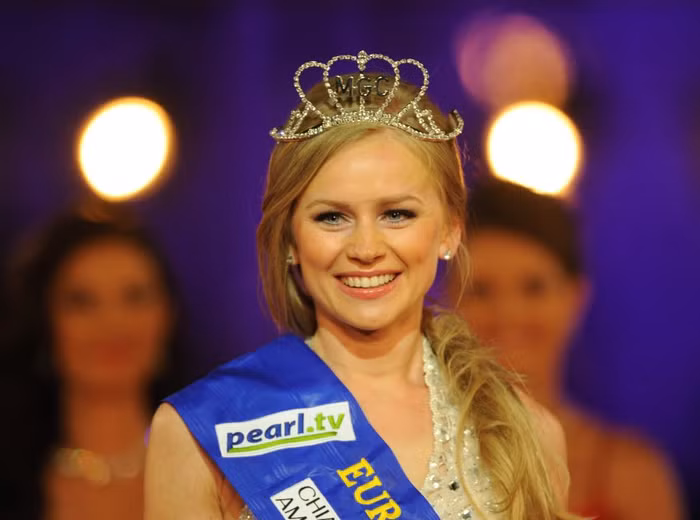 Thí sinh Natalia Prokopenko đại diện cho đội tuyển Nga đã giành được vương miện cuộc thi Hoa hậu Euro 2012