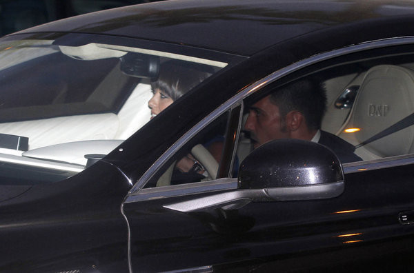 David Villa tới dự tiệc cùng với vợ David Villa tới dự tiệc cùng với vợ