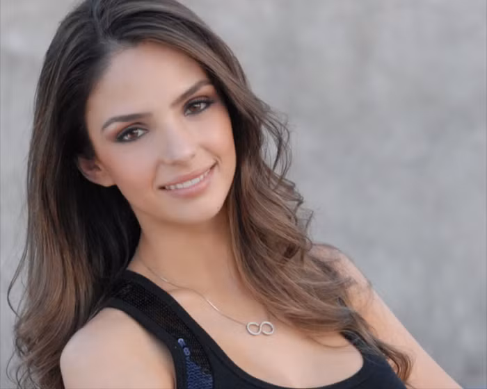 Caroline Celico đã kết hôn với tiền vệ Kaka vào năm 2005 khi cô mới 18 tuổi.