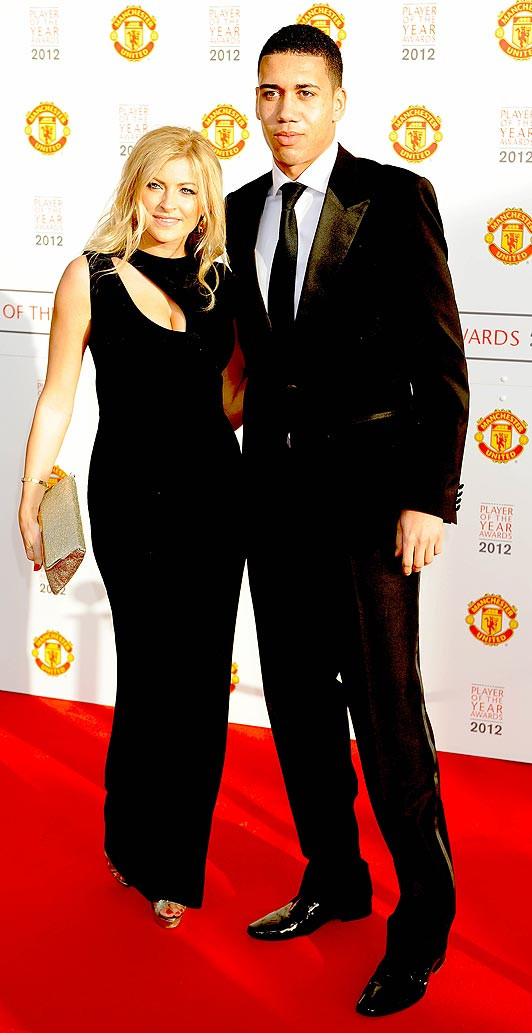 Chris Smalling cùng cô bạn gái bốc lửa Sam Cooke Chris Smalling cùng cô bạn gái bốc lửa Sam Cooke