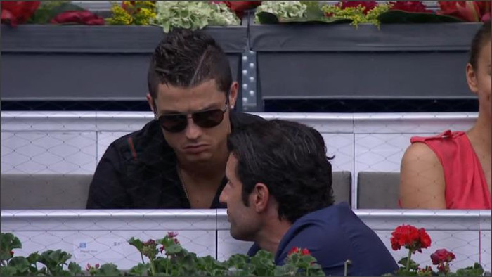 Ronaldo nói chuyện với Luis Figo Ronaldo nói chuyện với Luis Figo