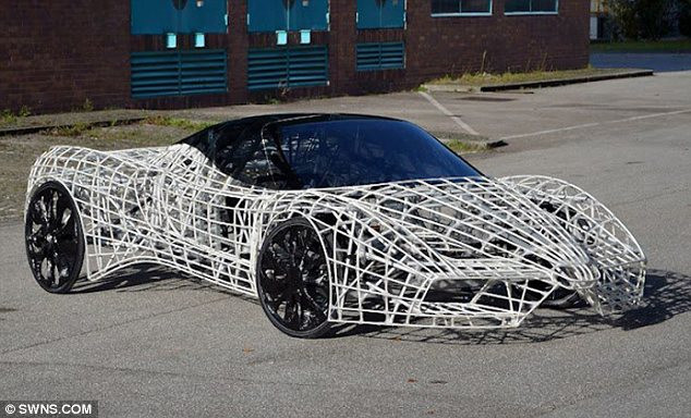 Khung bên ngoài của chiếc xe đạp Fahrradi Farfall FFX được làm từ vật liệu siêu nhẹ giúp tổng trọng lượng của nó chỉ nặng 100 kg.