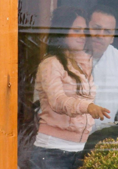 ... và hình ảnh này cho thấy vòng eo của Antonella bất thường. Có thể tin đồn của báo chí Argentina là chính xác ... và hình ảnh này cho thấy vòng eo của Antonella bất thường. Có thể tin đồn của báo chí Argentina là chính xác