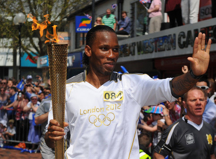 Đây là phần thưởng xứng đáng cho những gì mà Didier Drogba đã cống hiến ở Chelsea trong 8 năm. Tiền đạo người Bờ Biển Ngà đã ghi bàn thắng san bằng tỉ số 1-1 với Bayern Munich ở thời gian cuối hai hiệp chính và là người ghi bàn thắng quyết định trong loạt đá luân lưu giúp Chelsea lần đầu tiên giành được danh hiệu Champions League Đây là phần thưởng xứng đáng cho những gì mà Didier Drogba đã cống hiến ở Chelsea trong 8 năm. Tiền đạo người Bờ Biển Ngà đã ghi bàn thắng san bằng tỉ số 1-1 với Bayern Munich ở thời gian cuối hai hiệp chính và là người ghi bàn thắng quyết định trong loạt đá luân lưu giúp Chelsea lần đầu tiên giành được danh hiệu Champions League