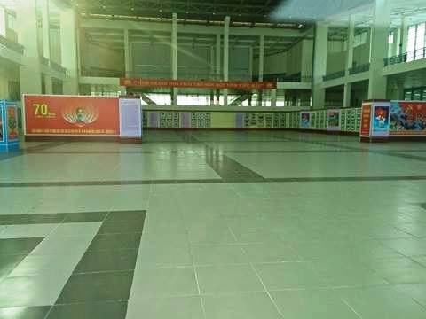 Phòng trưng bày không một bóng người (ảnh: THỤY MIÊN). Phòng trưng bày không một bóng người (ảnh: THỤY MIÊN).