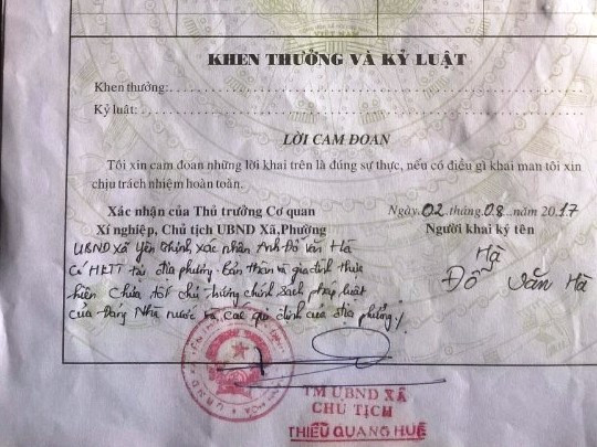 Chủ tịch Ủy ban xã Yên Thịnh, Yên Định xác nhận nội dung trong sơ yếu lý lịch, gây khó khăn cho công dân. Ảnh: Xuân Quang.