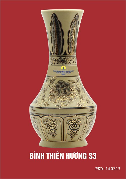 Chiếc bình này được Công ty dùng tiền phúc lợi của người lao động mua để tặng chính người lao động với giá 1 triệu đồng. Ảnh do các công nhân phản ánh gửi. Chiếc bình này được Công ty dùng tiền phúc lợi của người lao động mua để tặng chính người lao động với giá 1 triệu đồng. Ảnh do các công nhân phản ánh gửi.