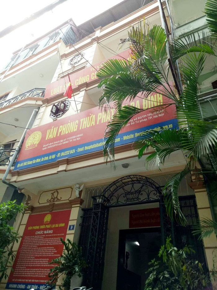 Một nhân viên Văn phòng Thừa phát lại (giấu tên) xác nhận với phóng viên Báo điện tử Giáo dục Việt Nam rằng: "Văn phòng có ký hợp đồng với ông Hà Hùng Cường để thuê nhà. Ảnh: Thụy Du.