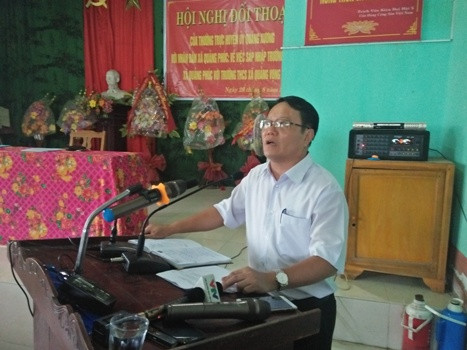 Ông Nguyễn Văn Chính - Bí thư huyện ủy Quảng Xương phát biểu tại đối thoại. Ảnh: Xuân Quang.