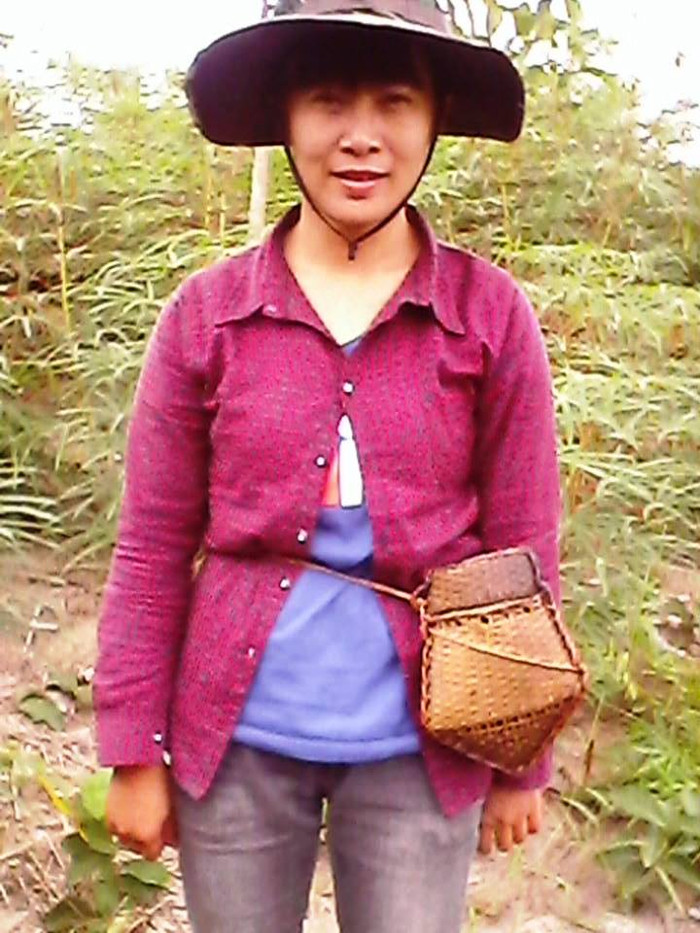 Cô Trần Kim Quế, giáo viên trường tiểu học Trung Lý 2 cho biết, vào mùa măng, thì vào rừng lấy măng và chế biến thành các món măng xào, măng luộc, măng nấu canh. Đến mùa dế, thì vào rừng đào dế. Mùa trứng kiến thì lên rừng đi tìm tổ. Ảnh: Xuân Quang.