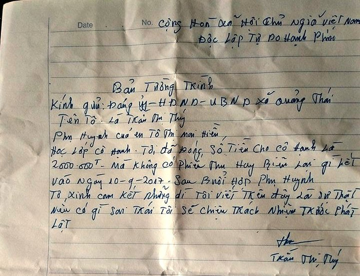 Phụ huynh nộp tiền dự thu đầu năm, nhưng không được phát phiếu thu. Ảnh: THIÊN MINH.