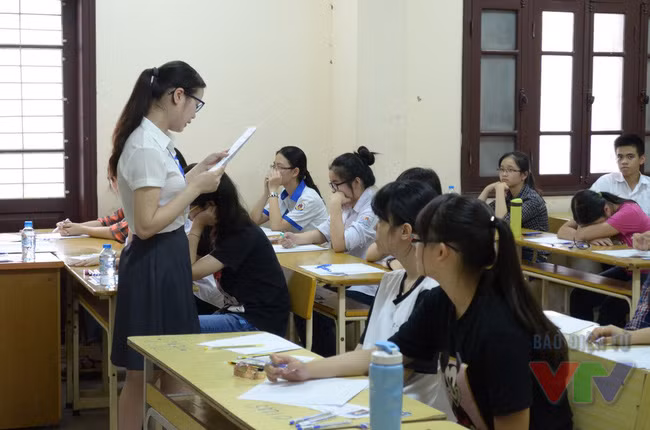 Chỉ học những môn thi con chúng tôi đã vật vã lắm rồi, các thầy cô ơi! ảnh 2