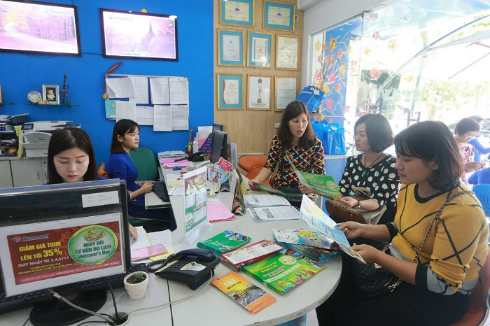 Vietravel Hà Nội triển khai nhiều chương trình ưu đãi cho khách hàng đăng ký tour tại văn phòng mới. Vietravel Hà Nội triển khai nhiều chương trình ưu đãi cho khách hàng đăng ký tour tại văn phòng mới.