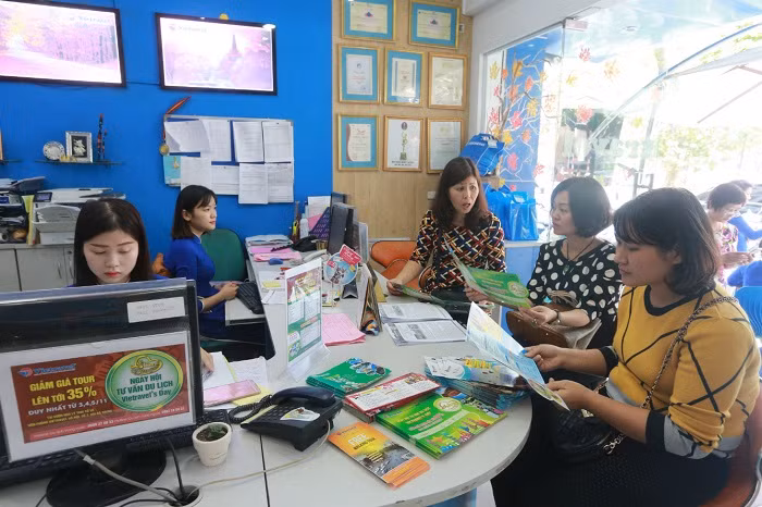 Vietravel Hà Nội triển khai nhiều chương trình ưu đãi cho khách hàng đăng ký tour tại văn phòng mới.