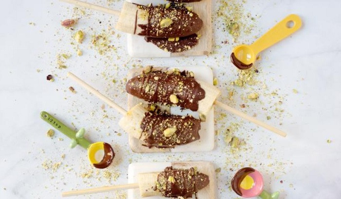 Bánh chuối sô-cô-la và quả hồ trăn (Ảnh: theo Health Magazine). Bánh chuối sô-cô-la và quả hồ trăn (Ảnh: theo Health Magazine).