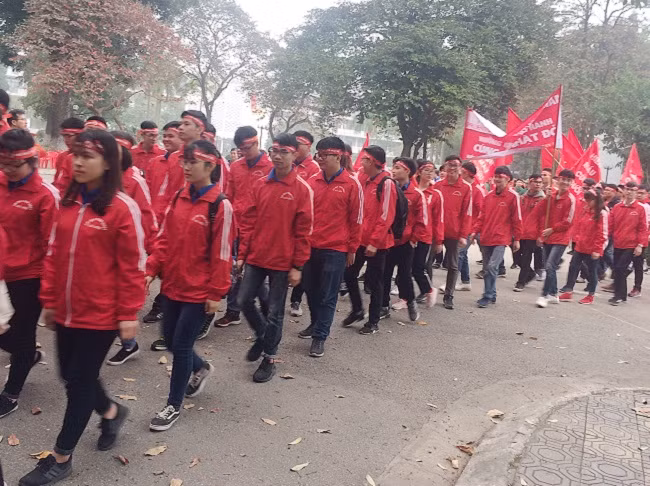 Ngày Chủ Nhật đỏ lần thứ X – năm 2018 tổ chức tại Trường đại học Bách Khoa (Hà Nội), đã thu hút đông đảo các bạn sinh viên cùng nhau tham gia (Ảnh: An Nhiên).