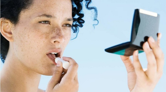 Dưỡng da môi. Dưỡng da môi.