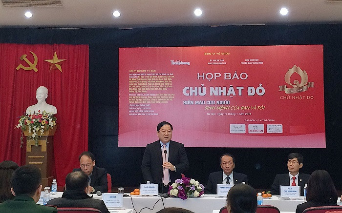 Ông Lê Xuân Sơn - Tổng biên tập Báo Tiền Phong phát biểu tại buổi họp báo (Ảnh: An Nhiên).