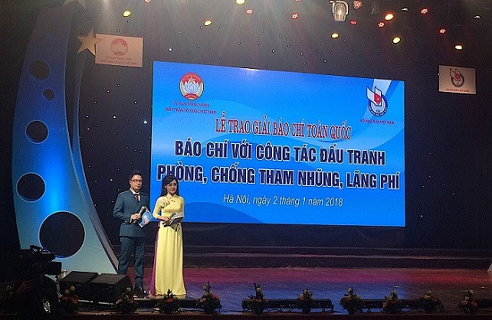 Lễ trao giải báo chí toàn quốc “Báo chí với công tác đấu tranh phòng, chống tham nhũng, lãng phí”. Lễ trao giải báo chí toàn quốc “Báo chí với công tác đấu tranh phòng, chống tham nhũng, lãng phí”.