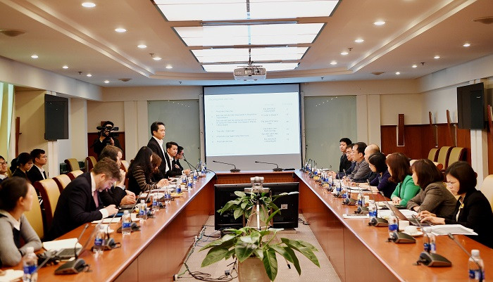 Ông Nguyễn Mạnh Hùng - Ủy viên Hội đồng quản trị - Phó trưởng Ban thường trực Ban Triển khai Chương trình Basel II của Vietcombank phát biểu tại hội thảo. Ông Nguyễn Mạnh Hùng - Ủy viên Hội đồng quản trị - Phó trưởng Ban thường trực Ban Triển khai Chương trình Basel II của Vietcombank phát biểu tại hội thảo.