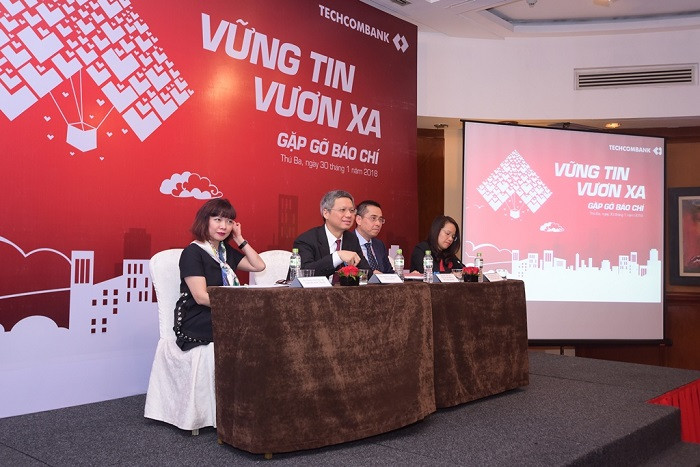 Ban lãnh đạo Ngân hàng chia sẻ về kết quả kinh doanh năm 2017 của Techcombank. Ban lãnh đạo Ngân hàng chia sẻ về kết quả kinh doanh năm 2017 của Techcombank.