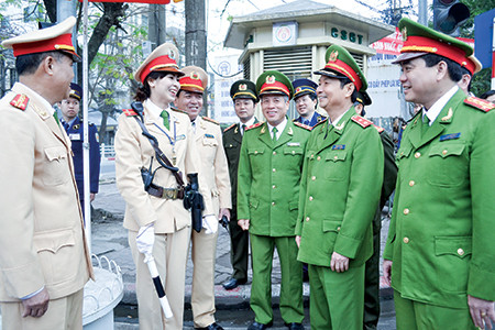 Thứ trưởng Phạm Quý Ngọ làm việc với Phòng CSGT đường bộ - đường sắt Công an TP Hà Nội về kết quả công tác đảm bảo trật tự an toàn giao thông . Thứ trưởng Phạm Quý Ngọ làm việc với Phòng CSGT đường bộ - đường sắt Công an TP Hà Nội về kết quả công tác đảm bảo trật tự an toàn giao thông .