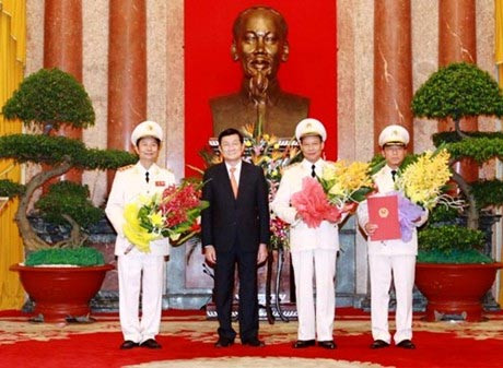 Ngày 22/7/2013, Chủ tịch nước Trương Tấn Sang đã trao quyết định thăng hàm cấp bậc Thượng tướng cho ba cán bộ cấp cao của Bộ Công an, trong đó có Thứ trưởng Phạm Quý Ngọ. Ngày 22/7/2013, Chủ tịch nước Trương Tấn Sang đã trao quyết định thăng hàm cấp bậc Thượng tướng cho ba cán bộ cấp cao của Bộ Công an, trong đó có Thứ trưởng Phạm Quý Ngọ.