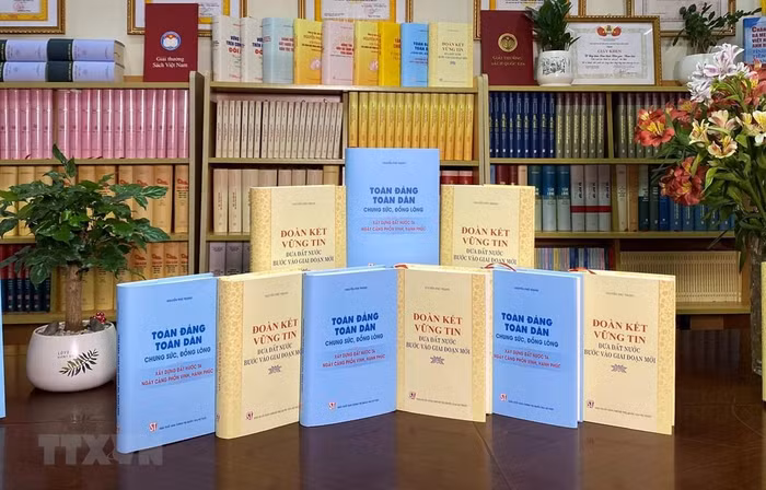Nhà xuất bản Chính trị quốc gia Sự thật giới thiệu hai cuốn sách của Tổng Bí thư Nguyễn Phú Trọng. (Ảnh: TTXVN) Nhà xuất bản Chính trị quốc gia Sự thật giới thiệu hai cuốn sách của Tổng Bí thư Nguyễn Phú Trọng. (Ảnh: TTXVN)