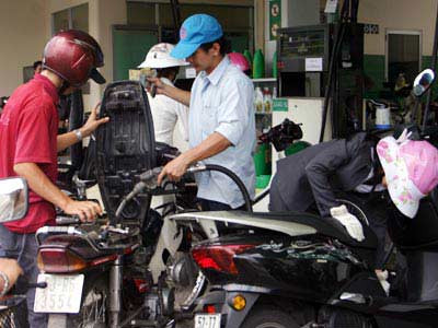 Đây là lần thứ 2 xăng dầu giảm giá trong tháng 4. Ảnh minh họa, nguồn internet. Đây là lần thứ 2 xăng dầu giảm giá trong tháng 4. Ảnh minh họa, nguồn internet.
