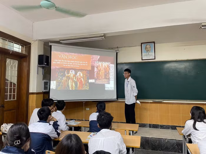 Một tiết học môn Ngữ văn theo chương trình giáo dục phổ thông 2018 của học sinh lớp 10, Trường Trung học phổ thông Đông Đô. (Ảnh: Nhân vật cung cấp). Một tiết học môn Ngữ văn theo chương trình giáo dục phổ thông 2018 của học sinh lớp 10, Trường Trung học phổ thông Đông Đô. (Ảnh: Nhân vật cung cấp).