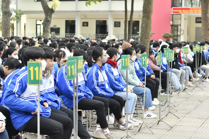 Học sinh Trường Trường học phổ thông Thuận Thành số 1 tỉnh Bắc Ninh dự lễ Khai trương sáng ngày 5/12/2022. (Ảnh: Mai Huệ). Học sinh Trường Trường học phổ thông Thuận Thành số 1 tỉnh Bắc Ninh dự lễ Khai trương sáng ngày 5/12/2022. (Ảnh: Mai Huệ).