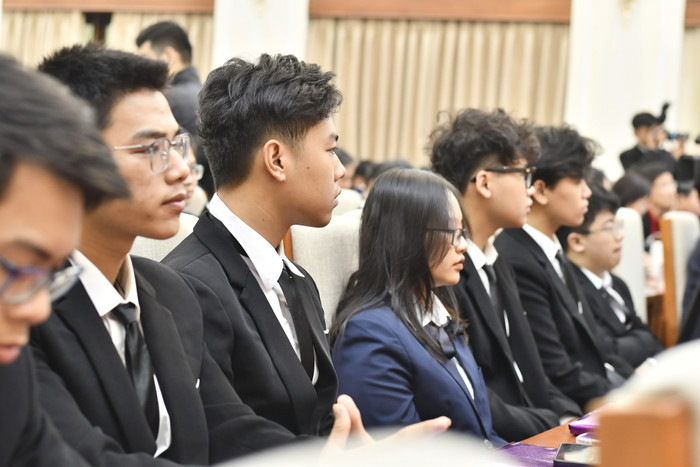 Học sinh các trường trung học phổ thông đoạt thành tích xuất sắc tại Olympic và Hội thi Khoa học kỹ thuật quốc tế năm 2022. (Ảnh: Mai Huệ).