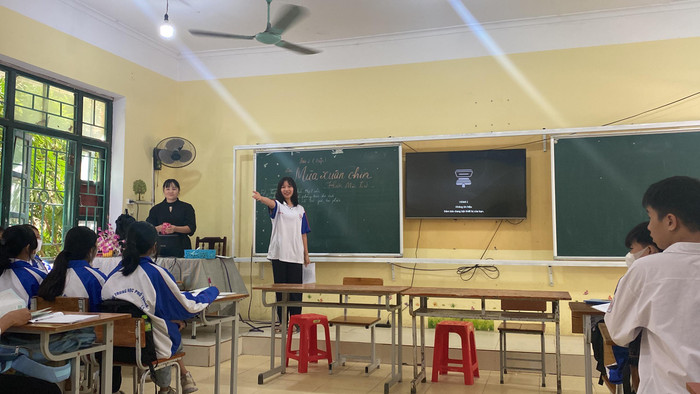 Hoạt động trong tiết học môn Ngữ văn của cô giáo Phạm Thị Linh. (Ảnh: Nhân vật cung cấp). Hoạt động trong tiết học môn Ngữ văn của cô giáo Phạm Thị Linh. (Ảnh: Nhân vật cung cấp).